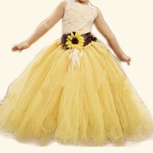 Sun flower flower girl dress runs a little bit big. Only worn once